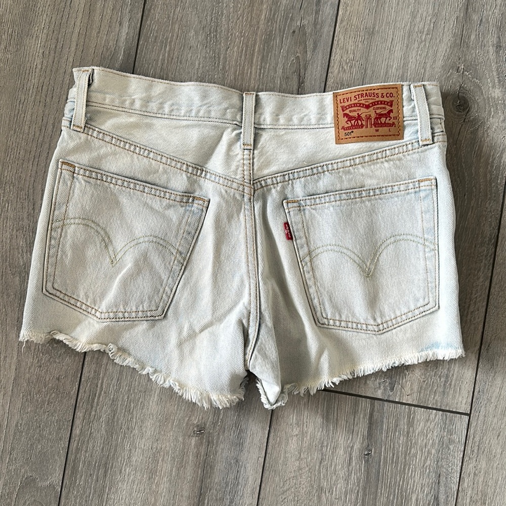 LEVI’S SHORTS